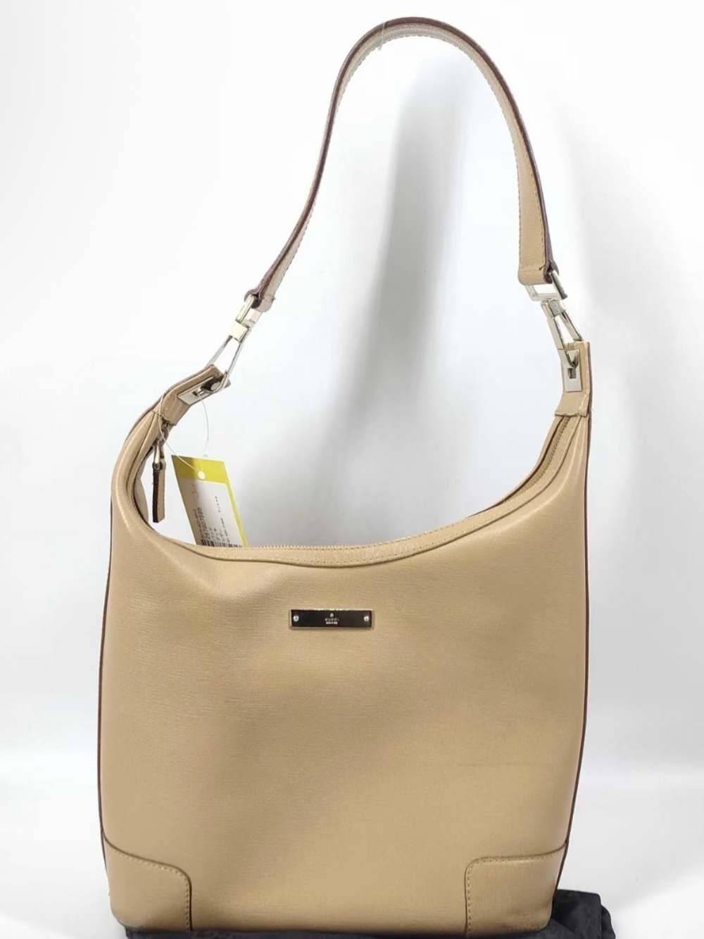 Gucci Leather Shoulder Bag in Beige